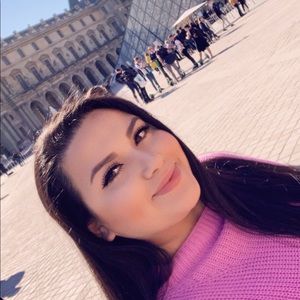 Meet your Posher, Elvira